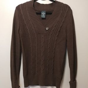 Classic crossover collar button pullover